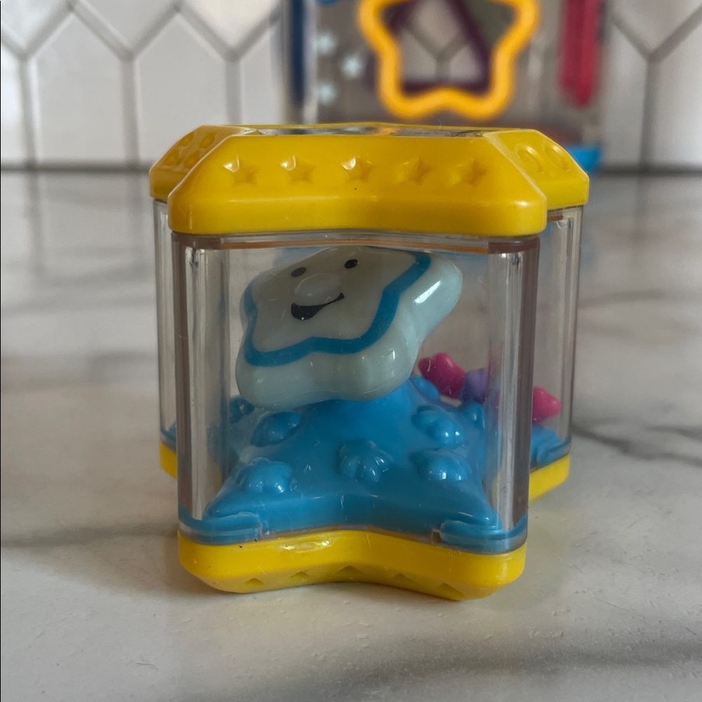 2003 Fisher Price Peek-a-Blocks Shape Sorter - Picture 3 of 14
